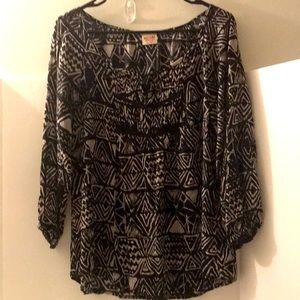 Mossimo Supply Co top size m long sleeves boho style tie  black white design